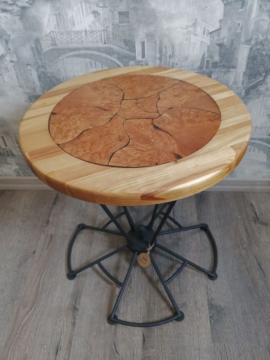 Журнальний столик з дерева