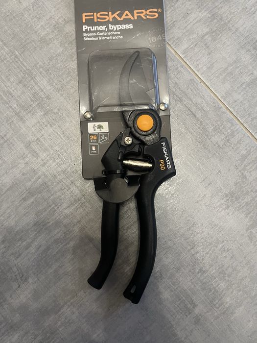 Секатори Gardena, Fiskars