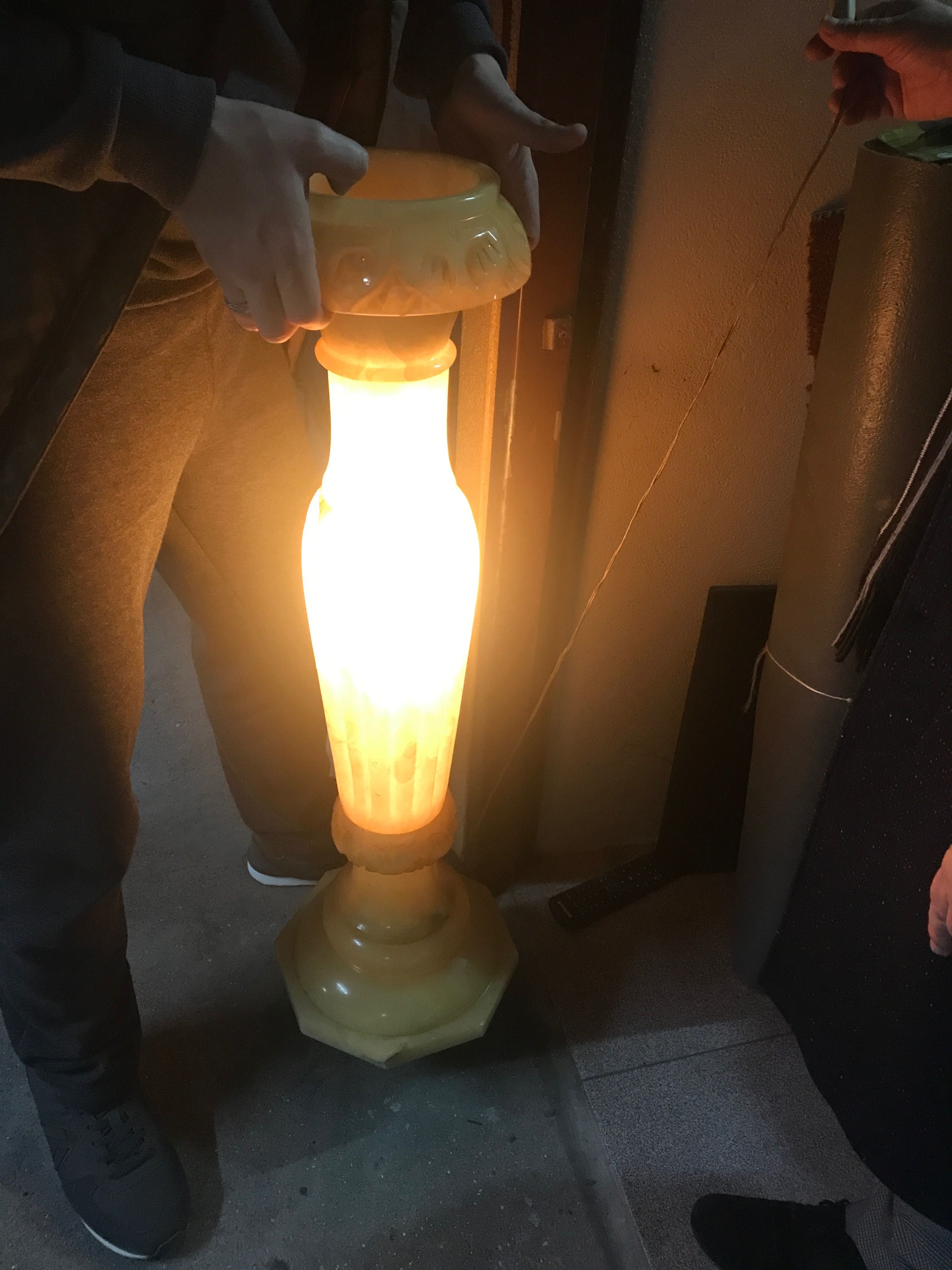 2 Colunas de pedra / alabastro com luz embutida