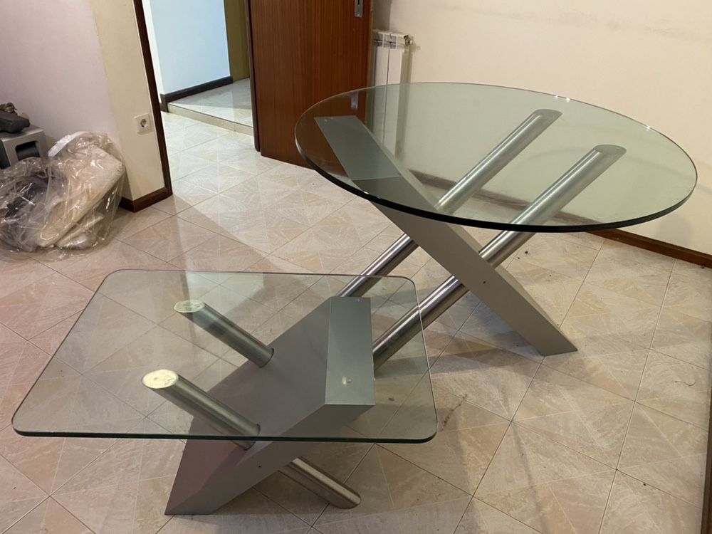 Conjunto de mesas de sala em vidro e inox