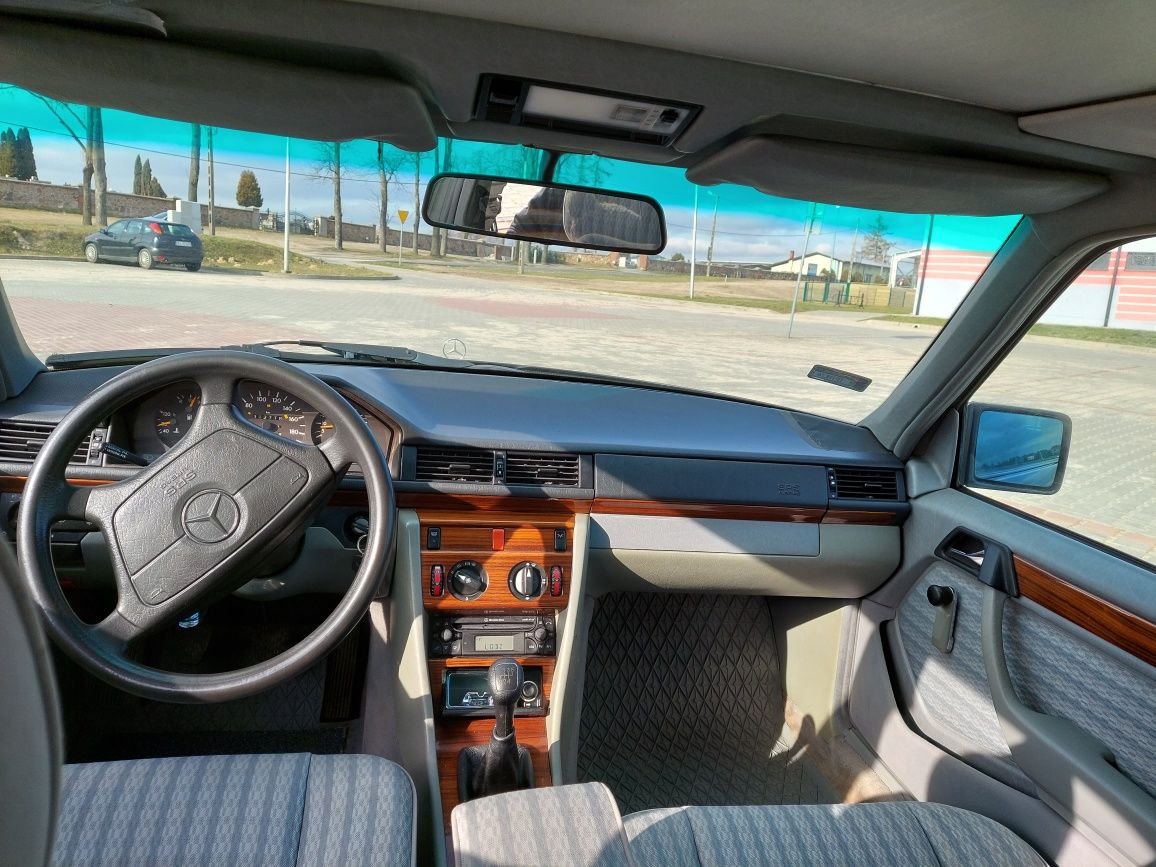 Sprzedam MERCEDESA 124