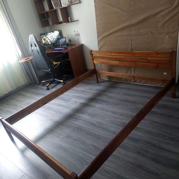 Продам кровать (2х1.6)
