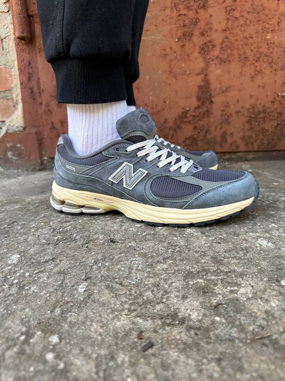 New balance 2002r