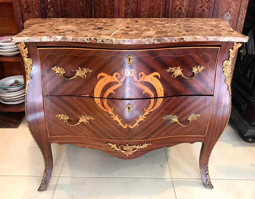 Cómoda antiga estilo D. maria