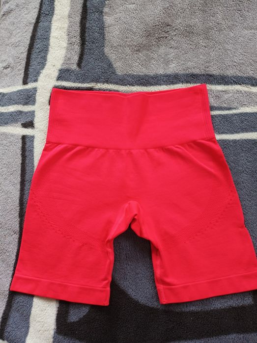 Спортивні подовжені шорти