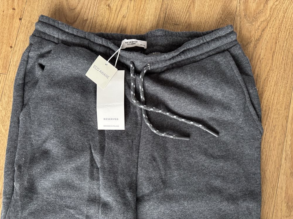 Nowe spodnie dresowe Reserved r. 164