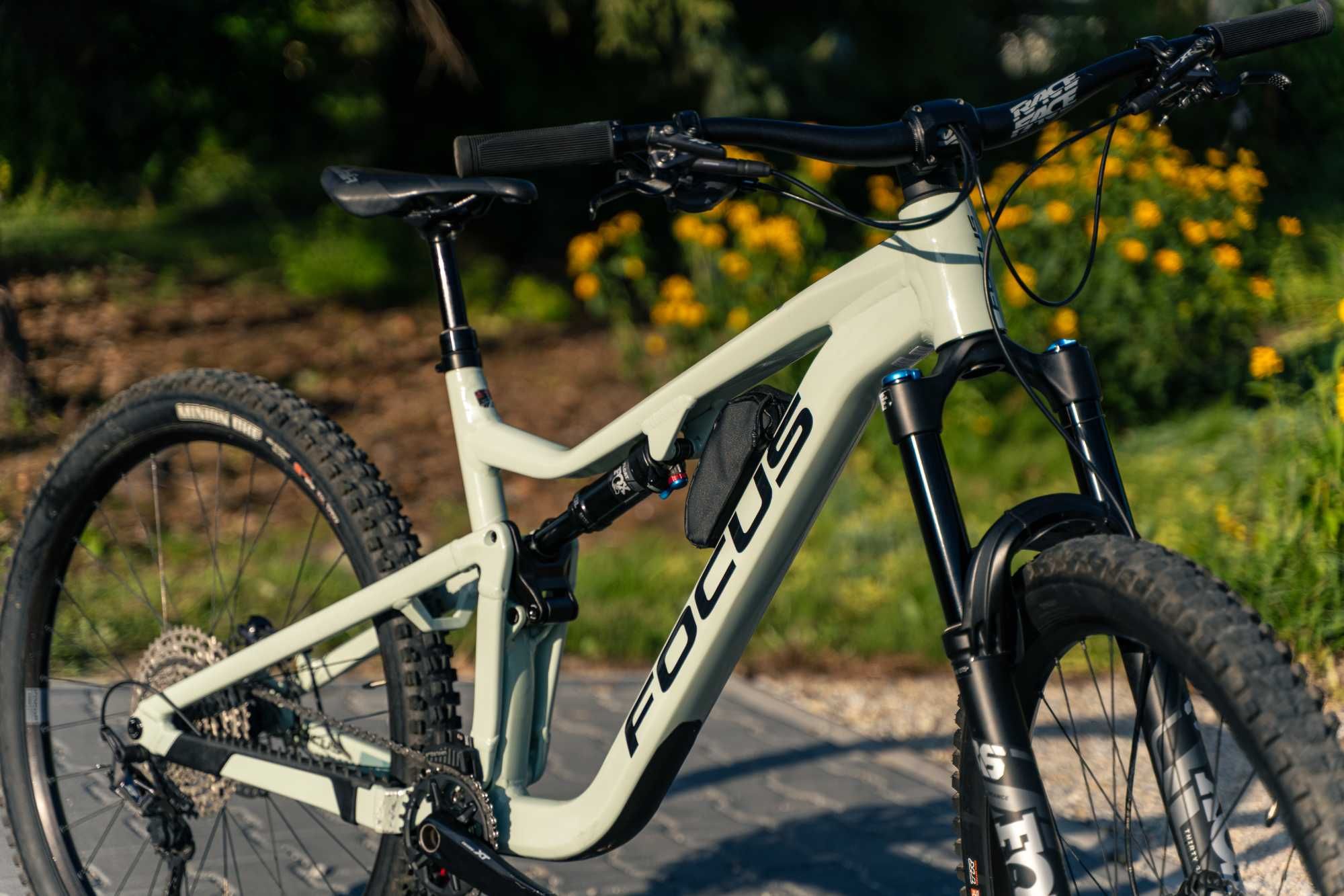 Focus Jam 6.9 2022 (Fox 36, Shimano deore xt, novatec, race face)
