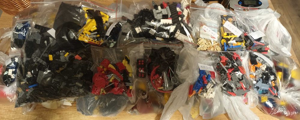 Ogromna wyprzedaż zestawów, figurek i pojemników Lego / 56 sets