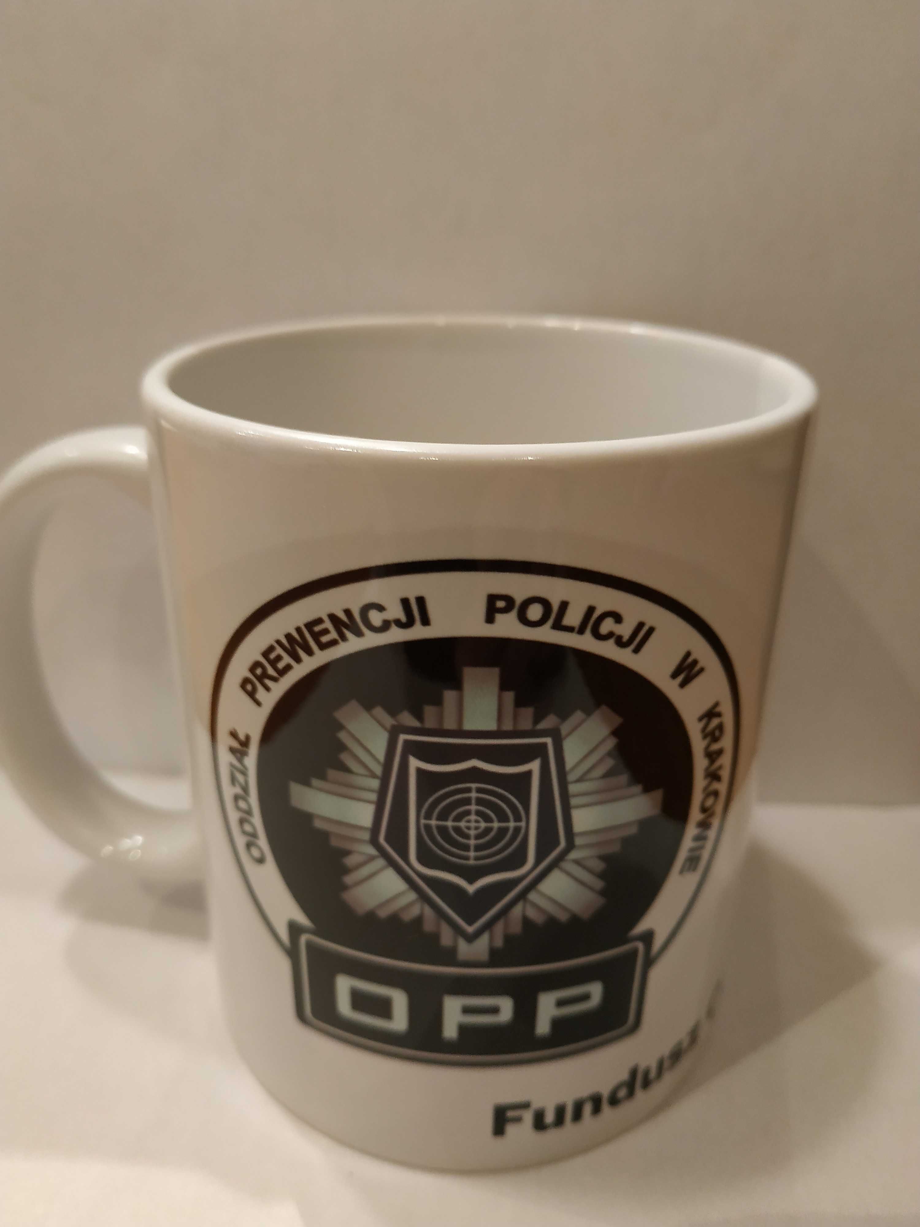 Kubek z logo OPP Kraków policja
