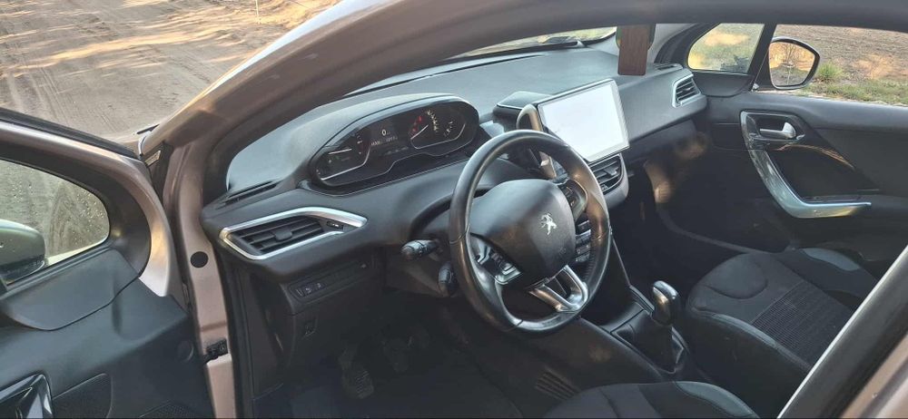 Peugeot 208 benzyna