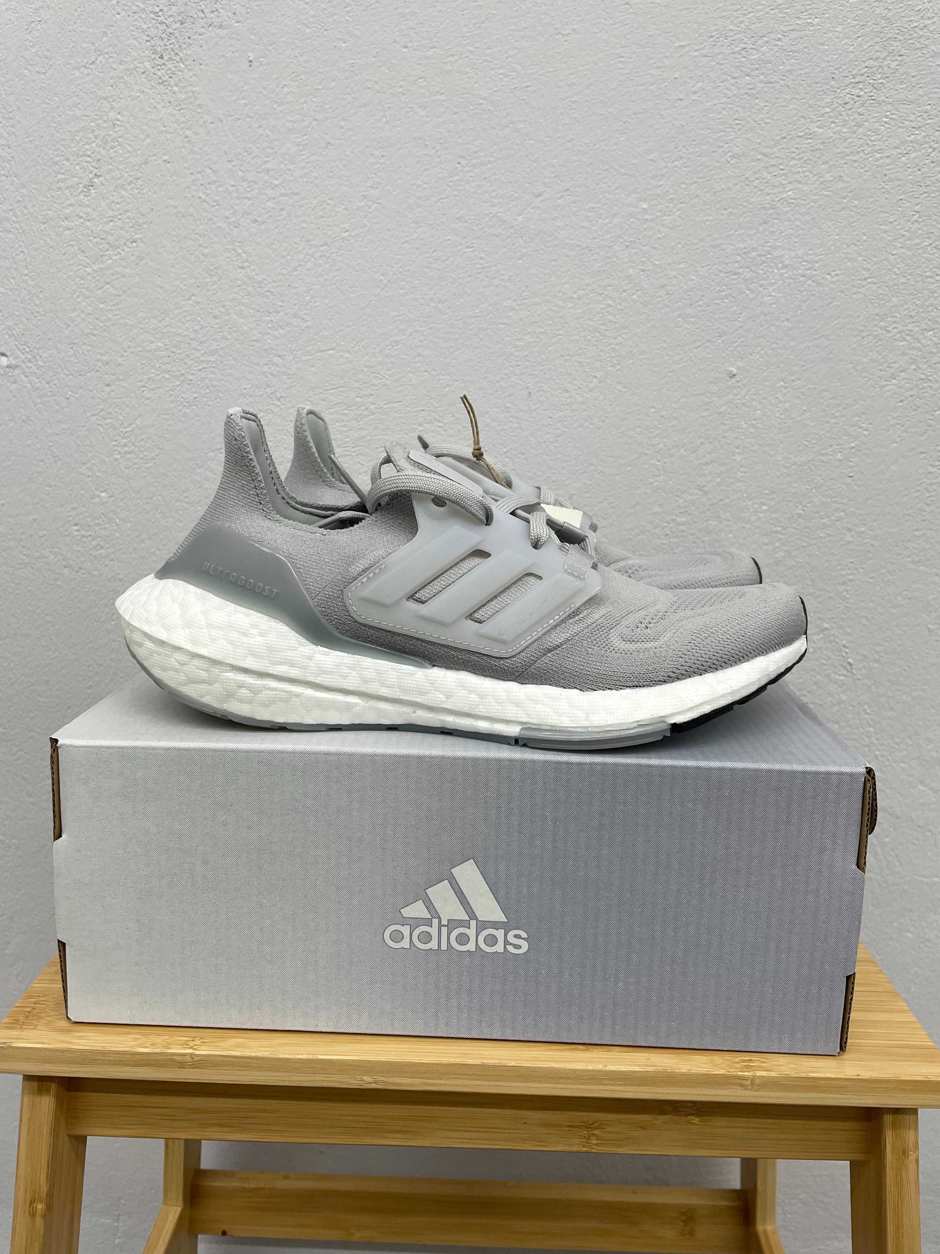 Buty do biegania Adidas Ultraboost 22 J roz. 38