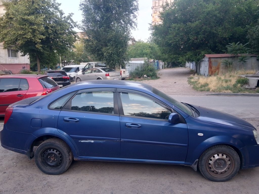 Продам шевроле лачетти срочно