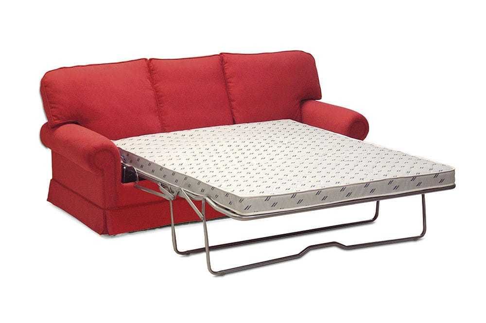 Sofá-cama vermelho antigo com duas poltronas a condizer