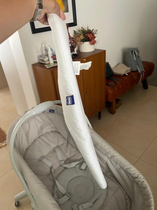 Berço e cadeira Chicco Baby Hug 4 em 1