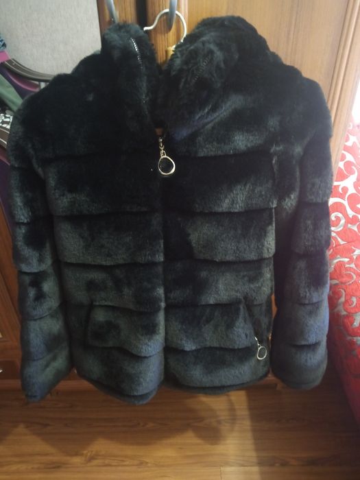 Шубка,полушубок з капюшоном,зима,