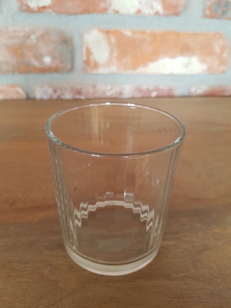 Karbowana szklanka