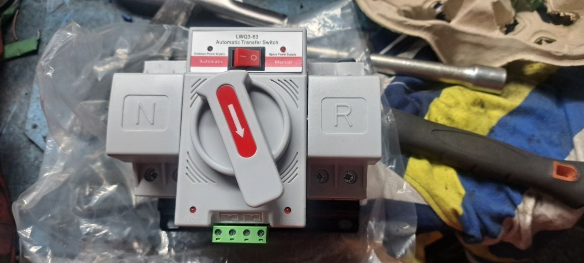 Продам AVR 220в 63 А