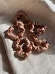 Gumka typu scrunchie satynowa mała