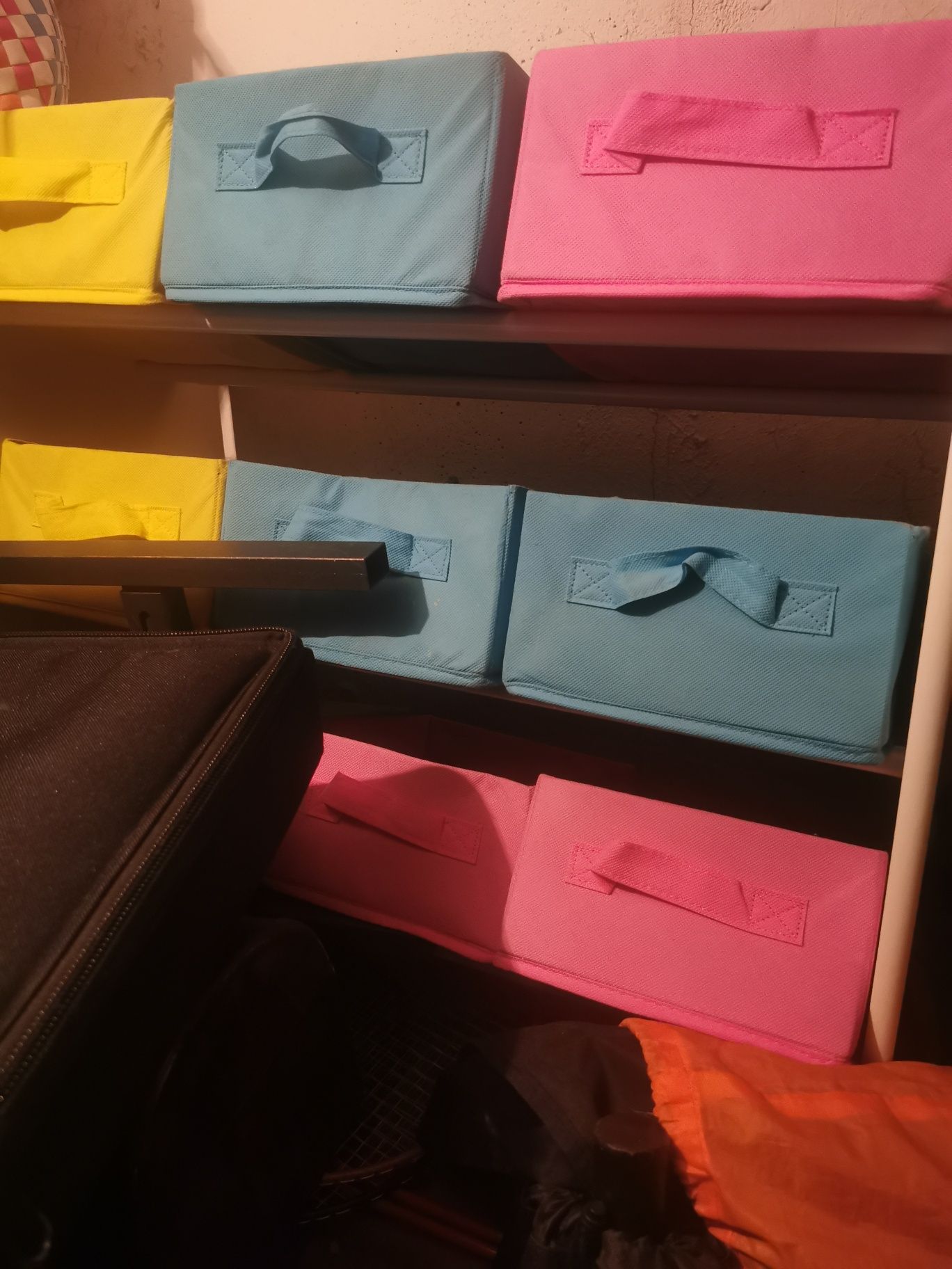 Półka na zabawki, segregator