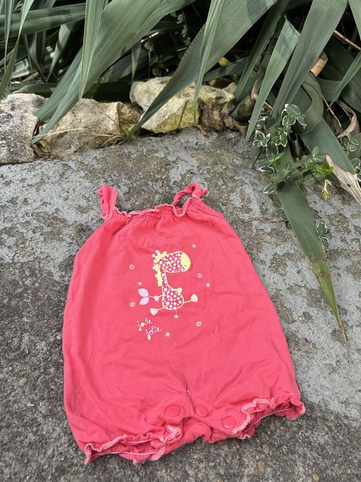 Śliczny rampers letni różowy żółta żyrafa lato wakacje plaża