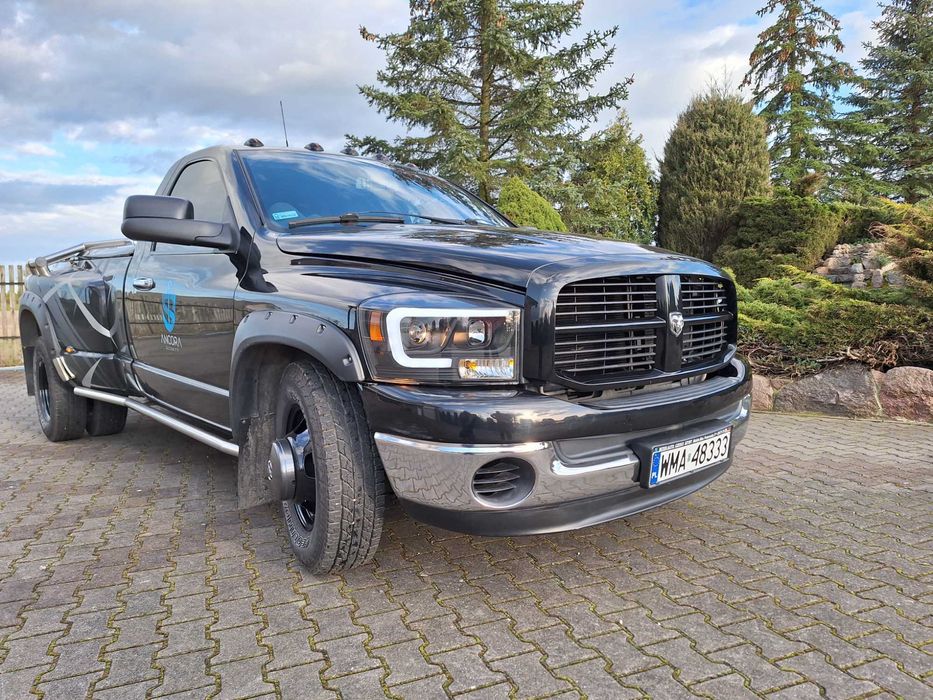 Dodge RAM 3500. Uważam, że jedyny taki na OLX i w kraju.