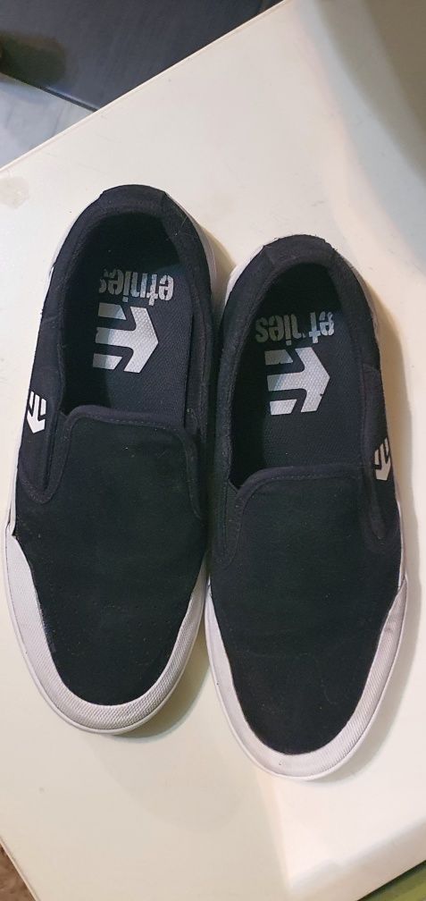 buty Etnies Mrana slip xlt 41

MĘSKIE

CZARNY/BIAŁY/CZARNY

BUTY SKAT