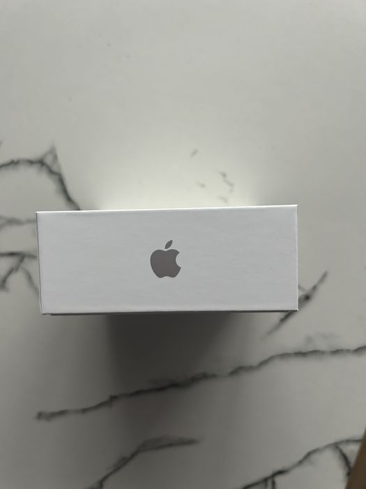 AirPods 4 z aktywną redukcją hałasu ANC