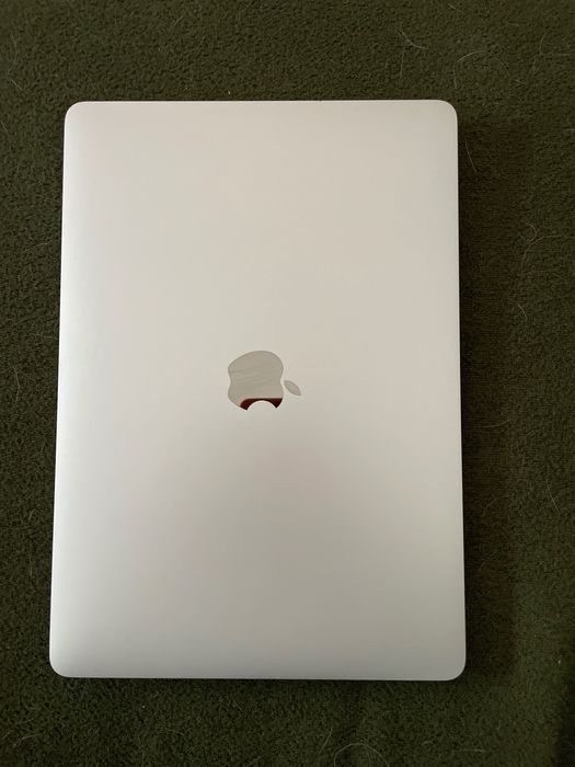 2 MacBook Pro 13-inch, M2, 2022
