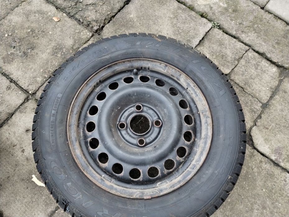Opony zimowe Dębica 185/65/14 z 2023 roku z felgami 4x100