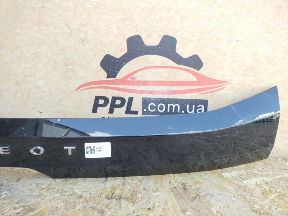 Peugeot 208 19- Накладка спойлер крышки багажника молдинг 9826944480