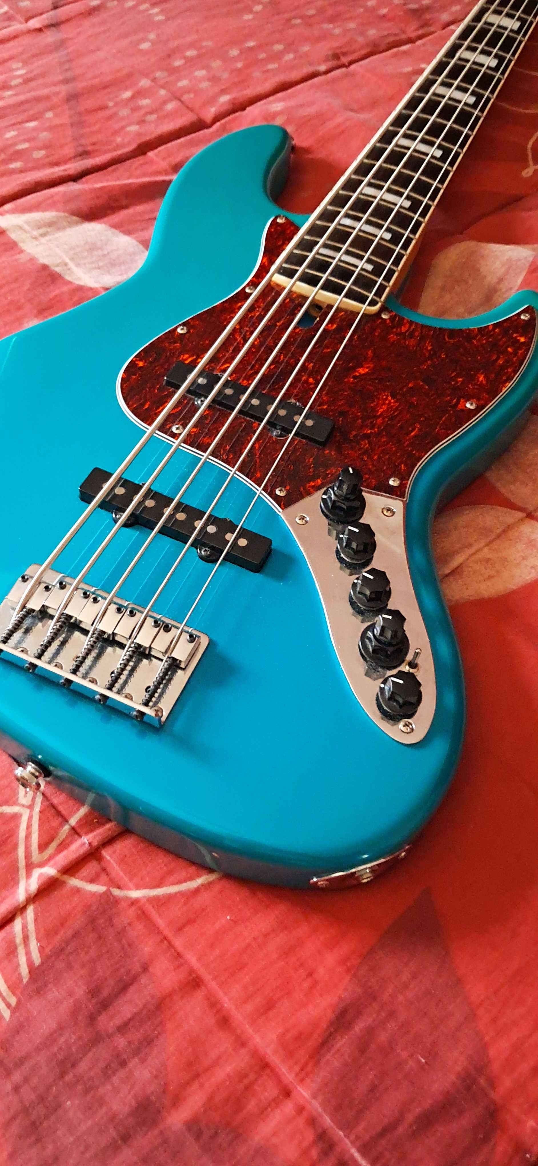 Baixo Sire Marcus  Miller V7 5 cordas personalizado