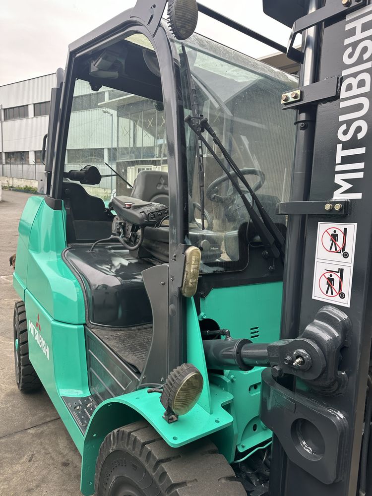 Empilhador mitsubichi de 3500 kgrs diesel