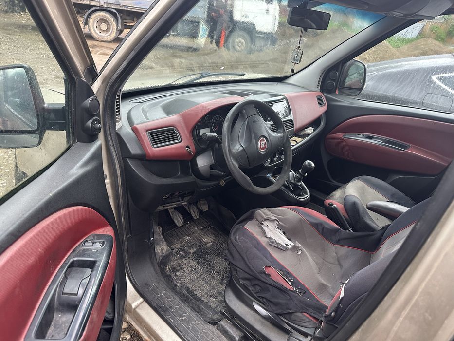 Фіат добло капот фари 2010 Fiar Doblo