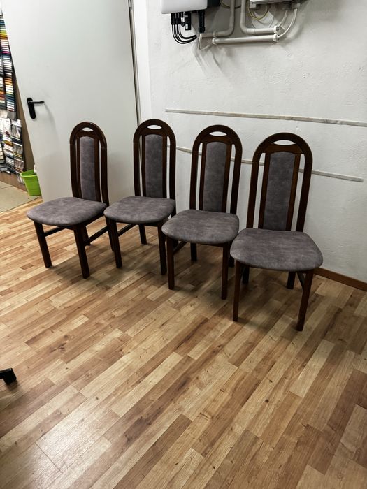 Krzeslo , szare , nowa tapicerka drewniane brazowe