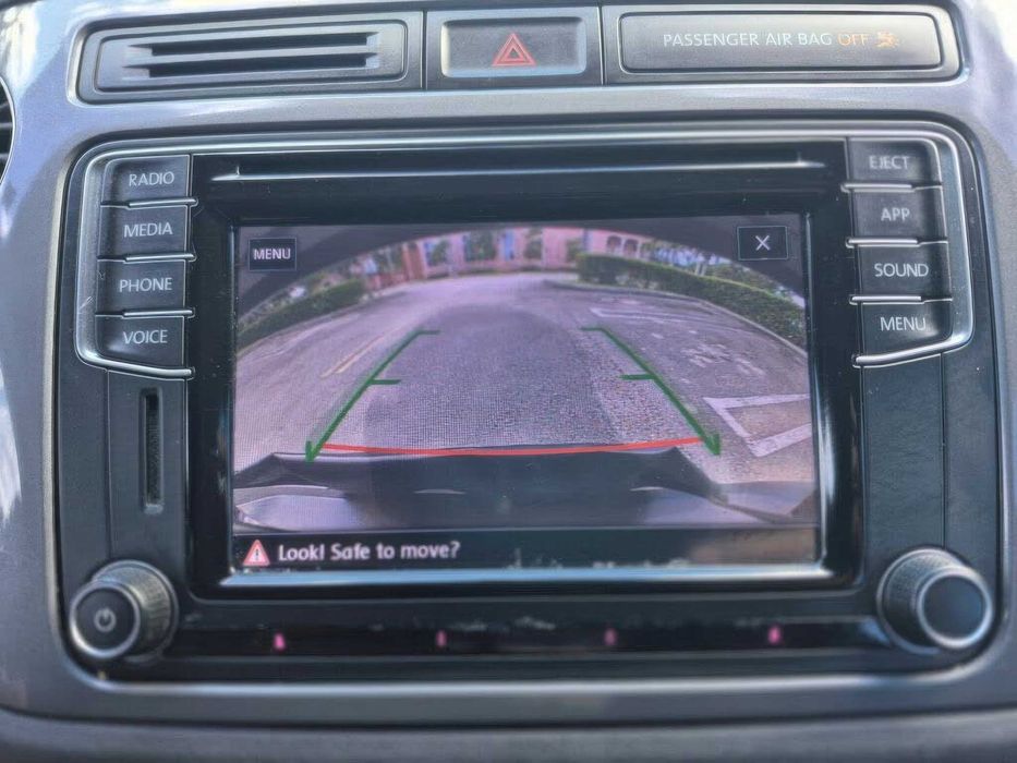 Volkswagen Tiguan S      2017