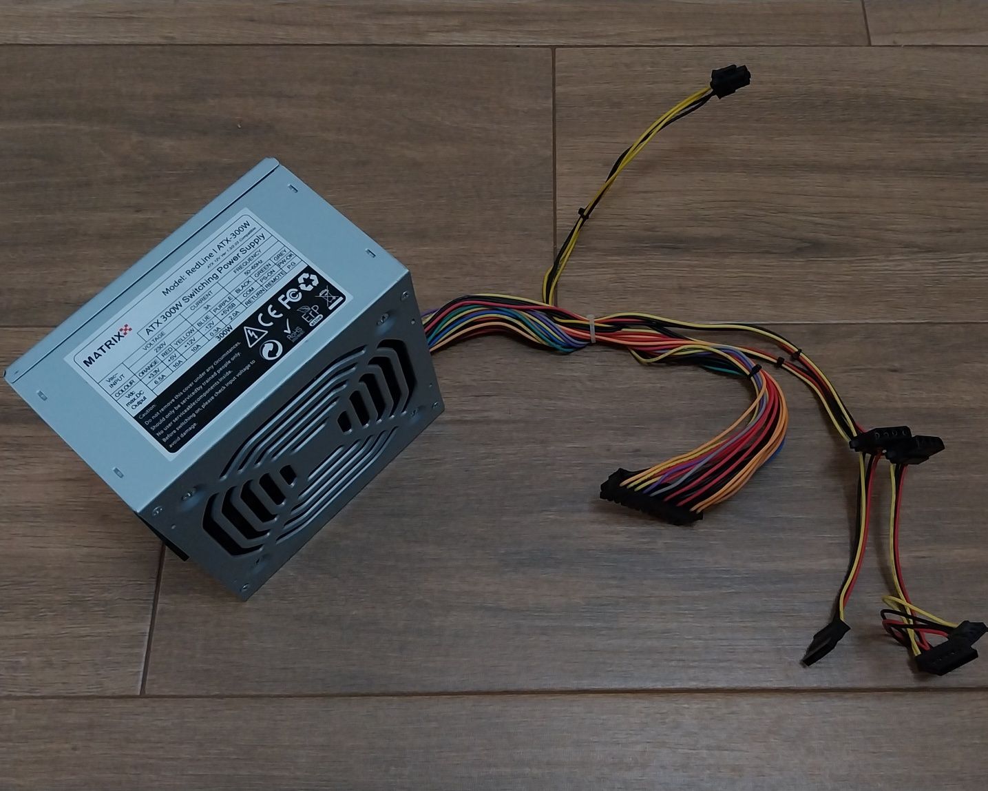 Fonte de alimentação Matrix ATX de 300 Watts
