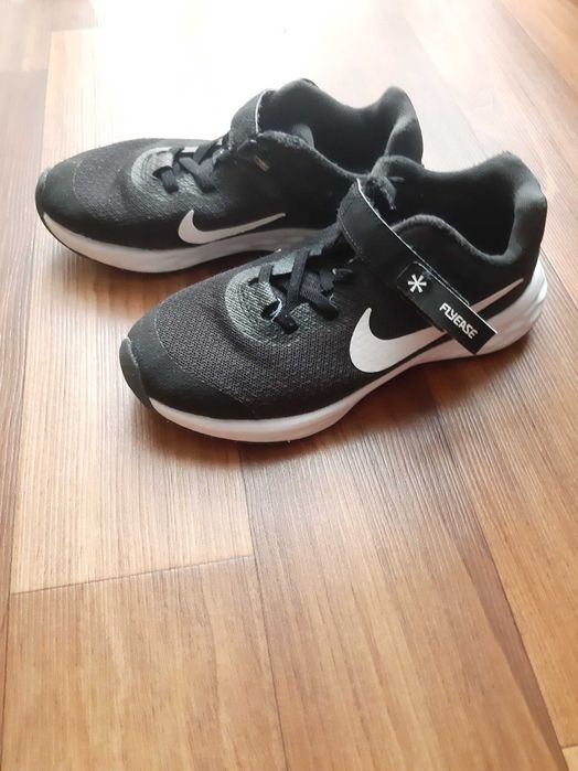кроссовки NIKE р.30.5 в идеальном состоянии