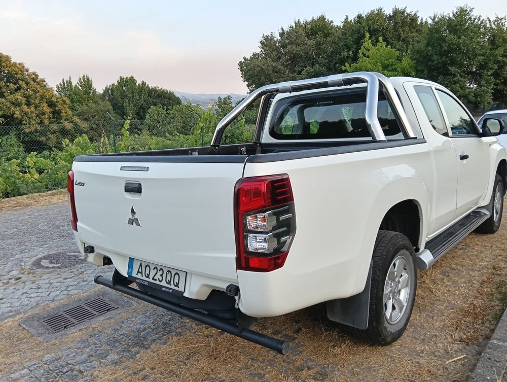 Mitsubishi L200 4x4 invite 3 lugares