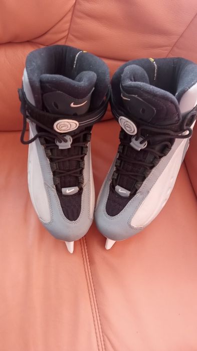 Łyżwy hokejowe Nike Płoza bauer .Rozmiar 42 Wkładka 27 cm. BDB stan