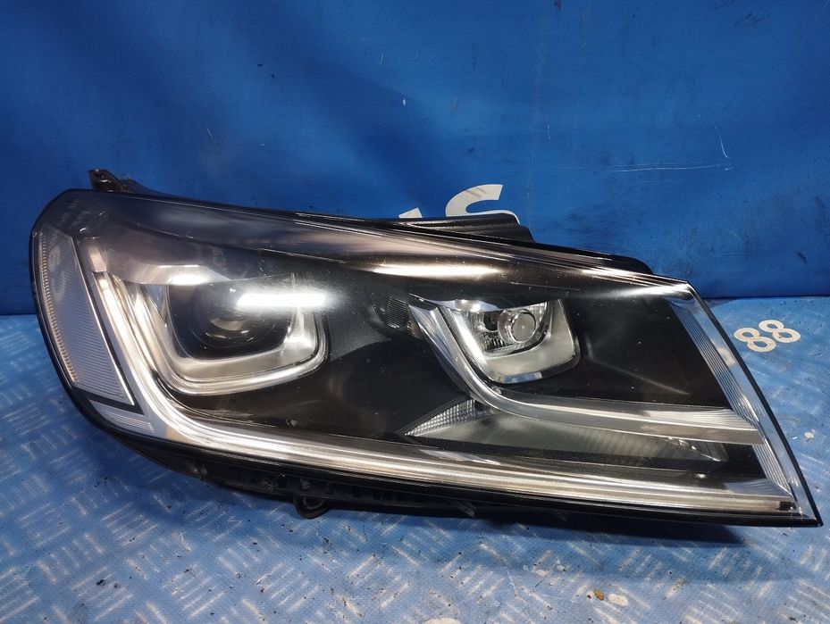 Фара передня права Touareg FL Туарег Фл фл передняя правая