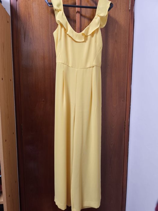 Macacão bermuda amarelo manteiga