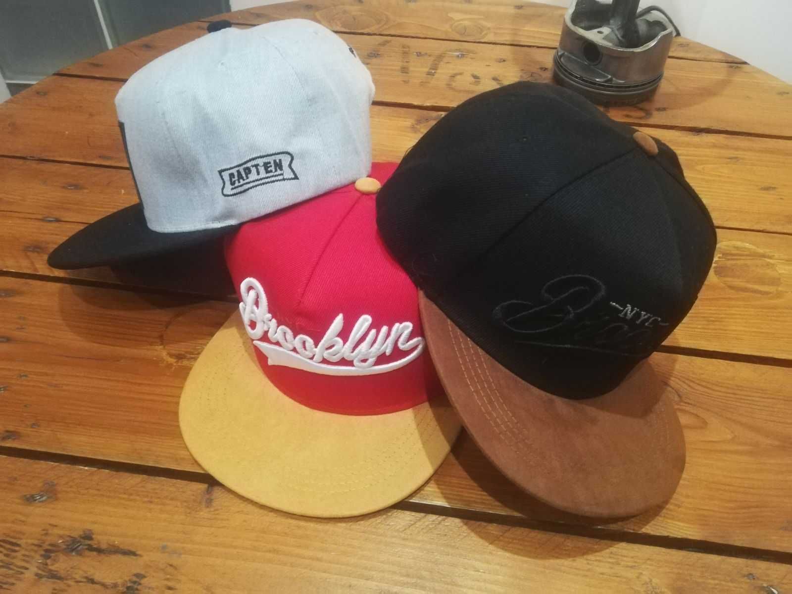 Zestaw 3 czapek z płaskim daszkiem Brooklyn