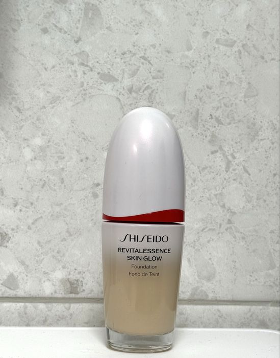Тональний Shiseido Revitalessence Skin Glow Foundation
