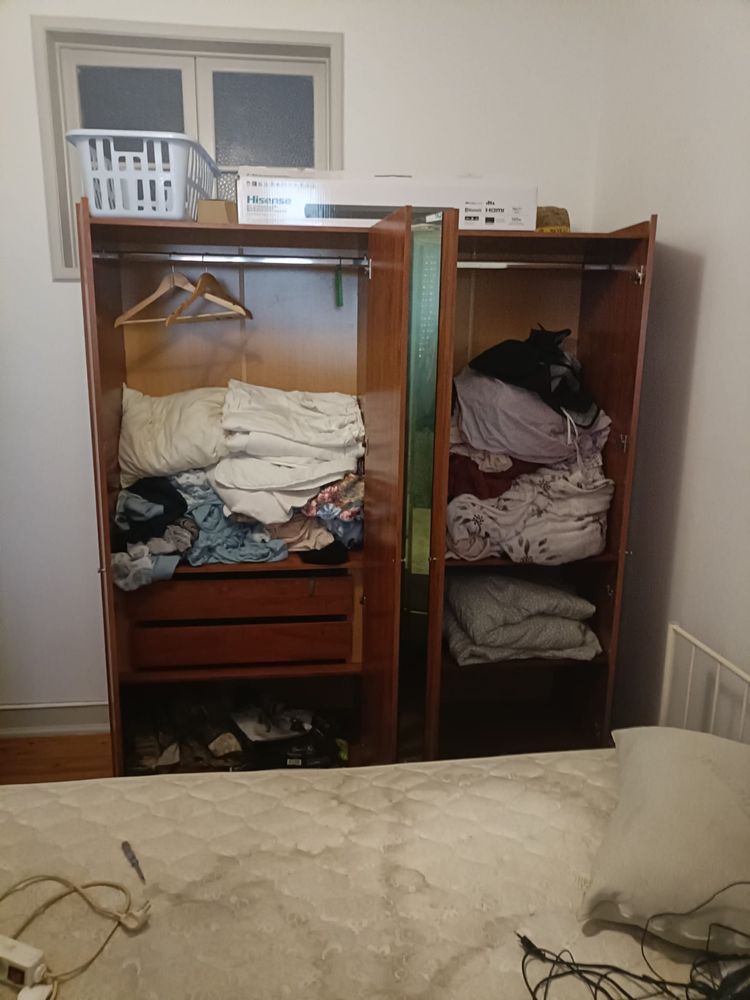 Vendo guarda roupa de casal com urgencia