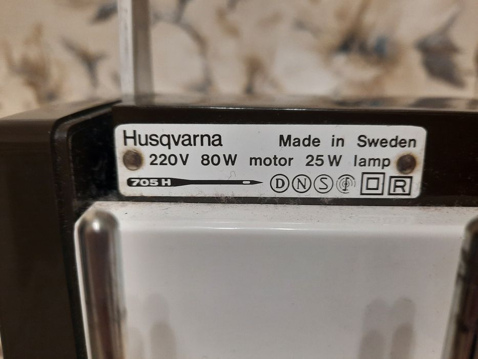 Швейна машинка Husqvarna 2000