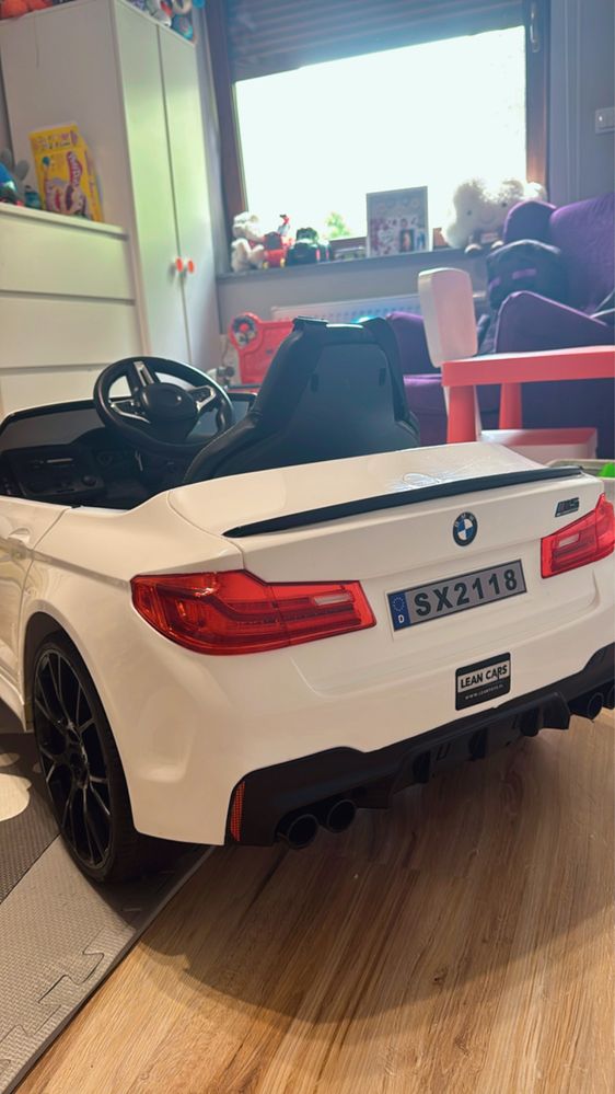 Bmw na akumulator !
