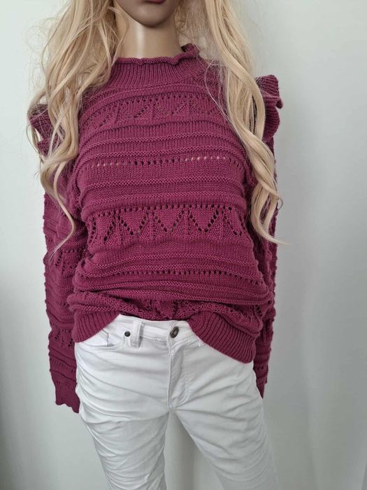 Śliczny sweter z bufiastymi rękawami, ażurowy