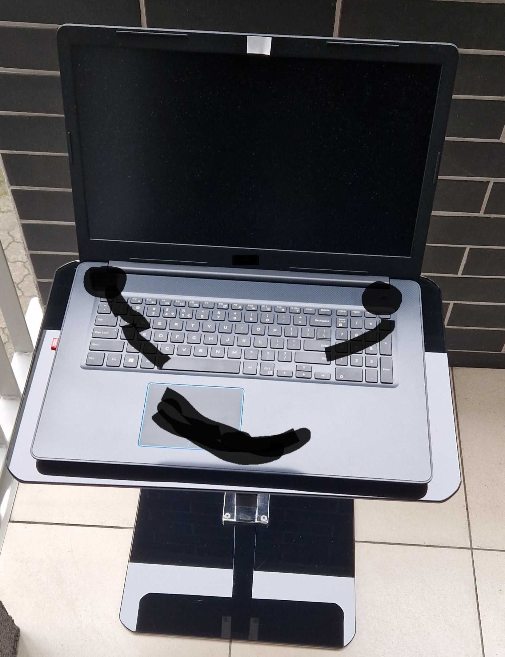 Stolik na laptop cały ze szkła w kolorze czarnym