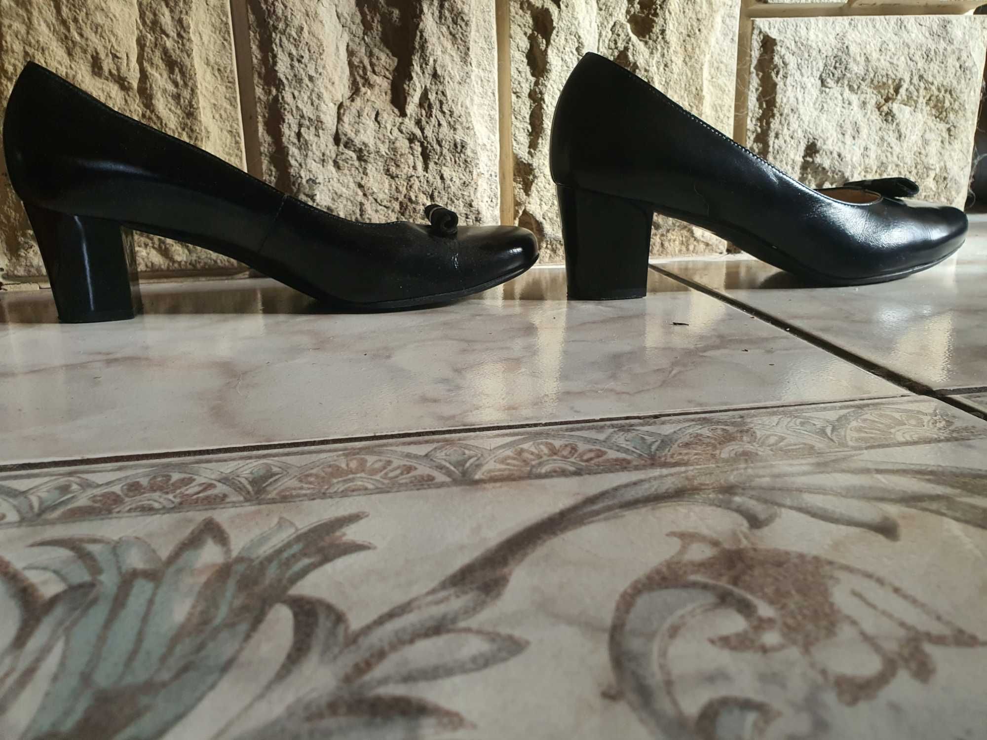 Buty anis czarne roz 40