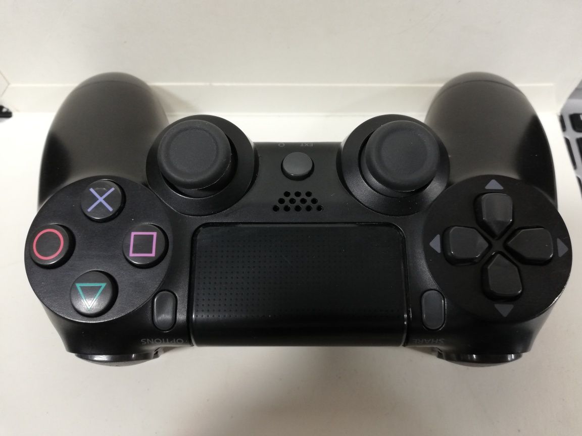 Джойстик Sony DualShock 4